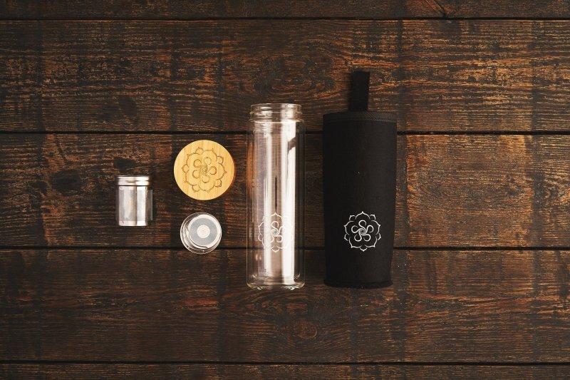 Voice Premium Kit - Tee Set mit Flasche & Strong Voice Tee - B.TEALY